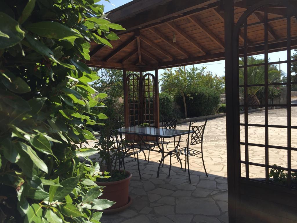 Agriturismo Il Melograno Villa Cannizzara Buitenkant foto